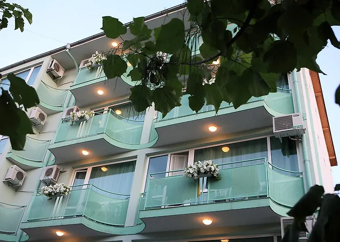 Dreams Family Hotel 2*